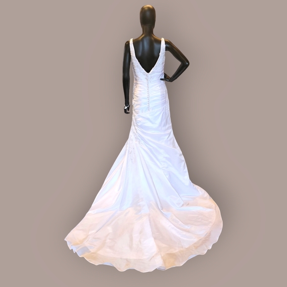 NWOT - Sophia Tolli White Fitted Bead Applique Wedding Gown - Picture 6 of 7
